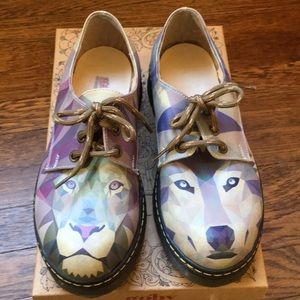 Goby Lion & Wolf faux leather oxfords FIERCE!